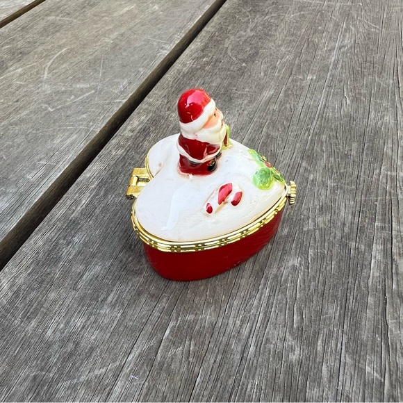 Porcelain Santa Christmas Heart Shaped Trinket Box - Picture 4 of 9